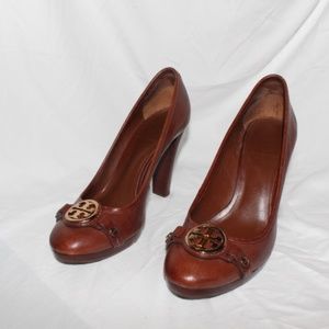 Tory Burch Rounded toe heels with gold emblem